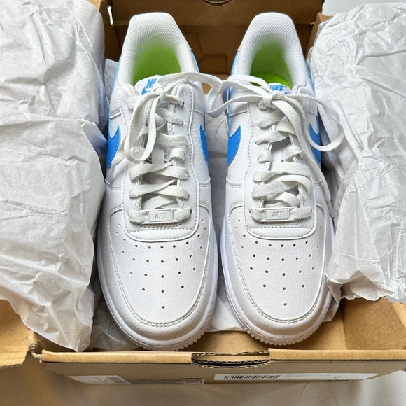 Nike Women's Air Force 1 '07 Shoe Size 8 w/Blue Swish - NEW - Picture 11 of 15